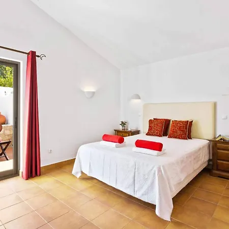 Villa Aveiros By